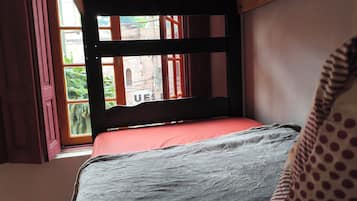 Comfort slaapzaal, uitzicht op de stad | Gratis wifi