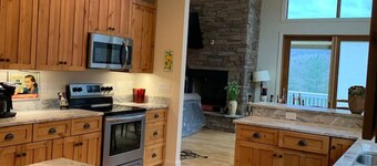 4BR Home Near Golf Course Mount Mitchell View