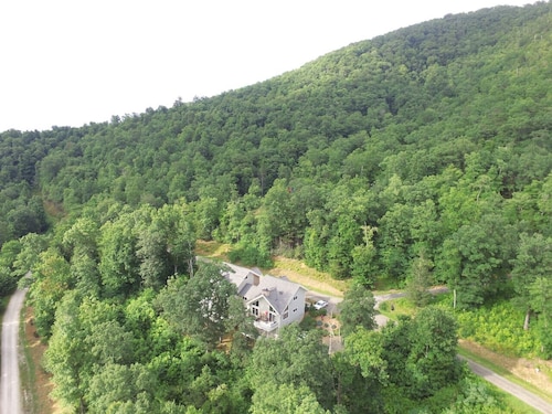 4BR Home Near Golf Course Mount Mitchell View