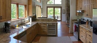 壮观的四卧室山间住宅，可容纳12人  