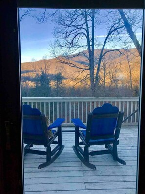 House | 4 bedrooms - Spectacular 4BR Mountain Home Sleeps 12 (Burnsville)