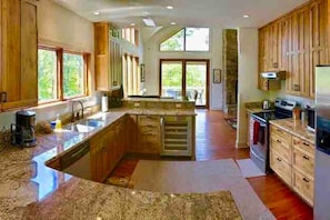 House | 8 bedrooms - Vacation Home Near Golf Course Hiking Sleeps 20 (Burnsville)