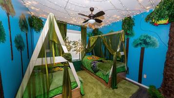 3 bedrooms, iron/ironing board, WiFi, bed sheets