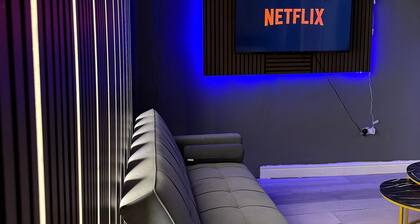 Relaxing stay in prime location 5-10 mins from views,malls,foods (everywhere)