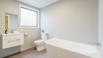 Suite | Bathroom | Separate tub and shower, hair dryer, towels, soap