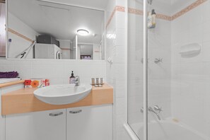 Apartment | Bathroom