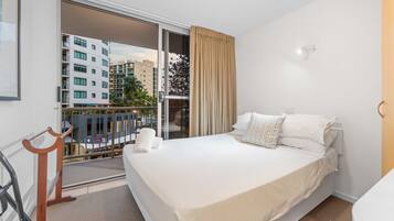 Apartment | 3 bedrooms, iron/ironing board, bed sheets