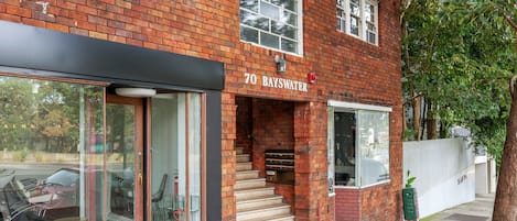 تفاصيل الفندق من الخارج