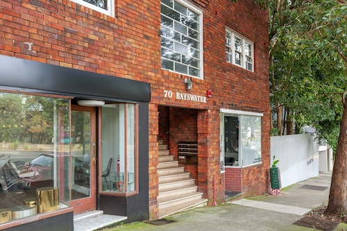 Light-filled Studio Near Rushcutters Bay Park