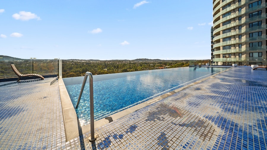 Light-filled 1-bed Apartment With Pool & Gym