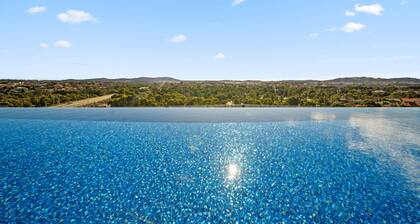 Light-filled 1-bed Apartment With Pool & Gym