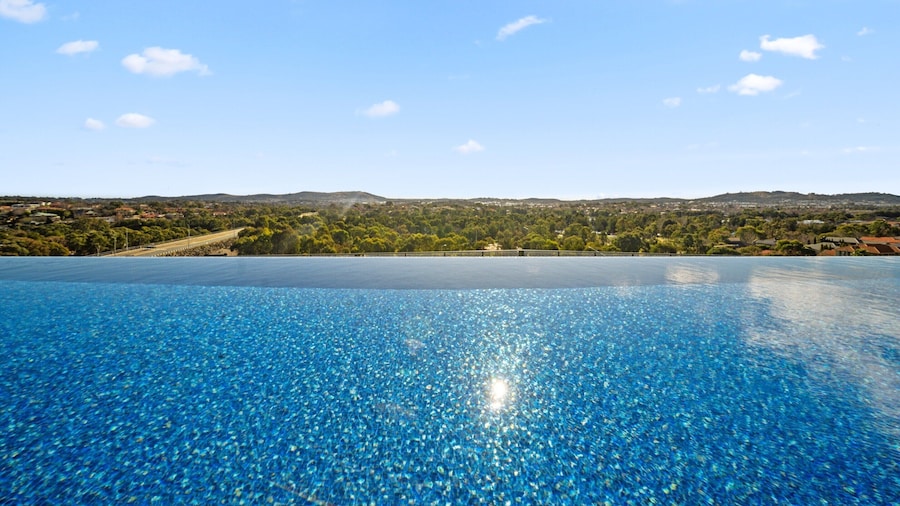 Light-filled 1-bed Apartment With Pool & Gym