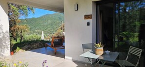 Outdoor dining - Hotel/Residence Casa Pian D'olmo, "Rizzanese" Family Suite (Olmiccia)