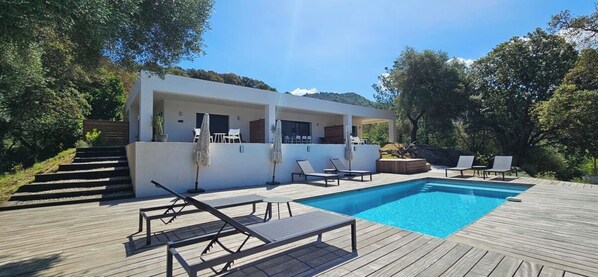 Outdoor pool - Hotel/Residence Casa Pian D'olmo, "Rizzanese" Family Suite (Olmiccia)