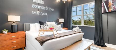 4 Schlafzimmer, Schreibtisch, Bügeleisen/Bügelbrett, Reisekinderbett