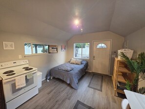 Strykejern/-brett, internettilgang og sengetøy