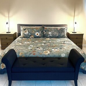 4 habitaciones, tabla de planchar con plancha, wifi y ropa de cama