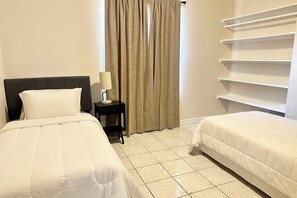 4 bedrooms, iron/ironing board, WiFi, bed sheets