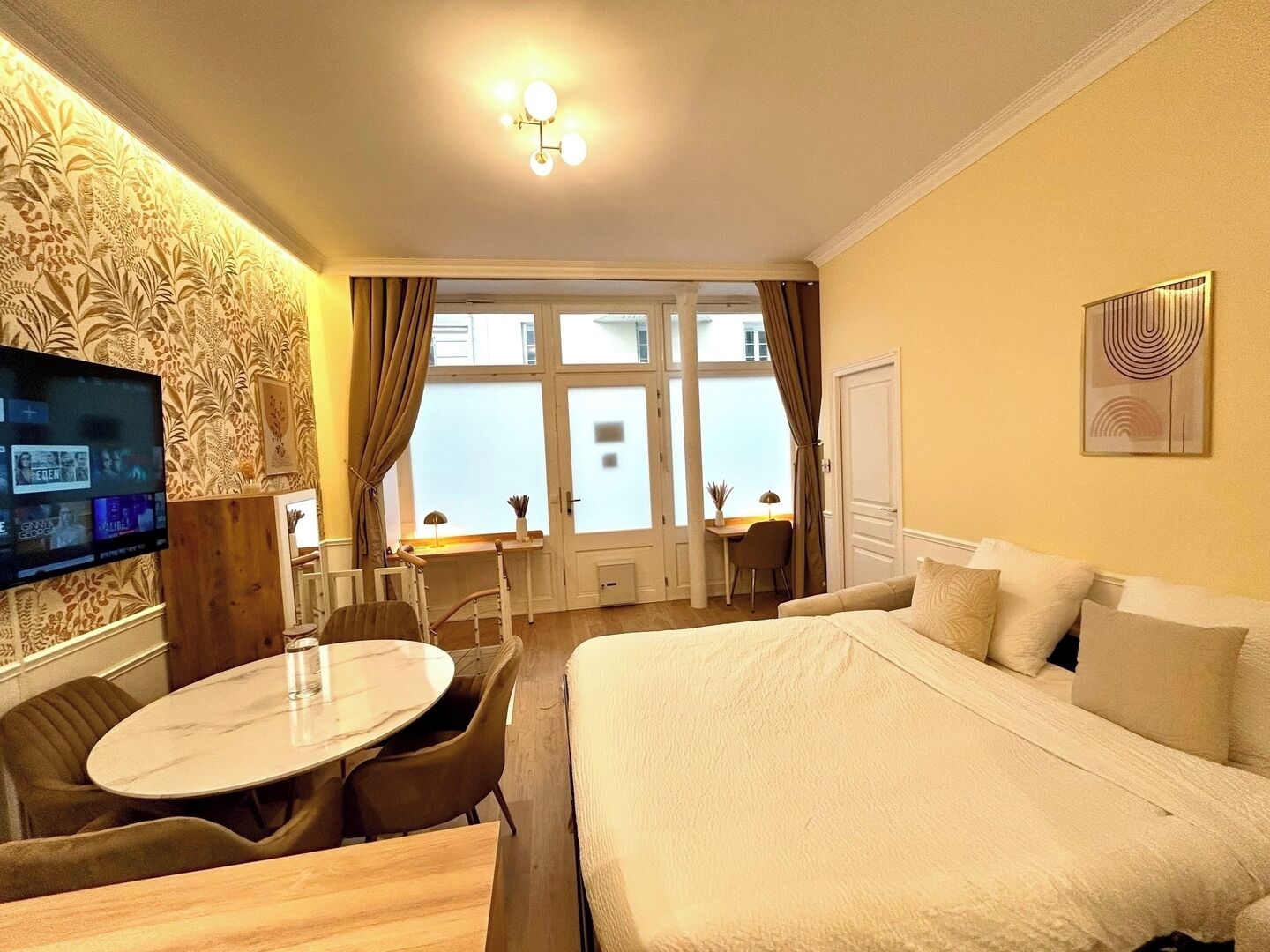 2 chambres, coffres-forts dans les chambres, bureau