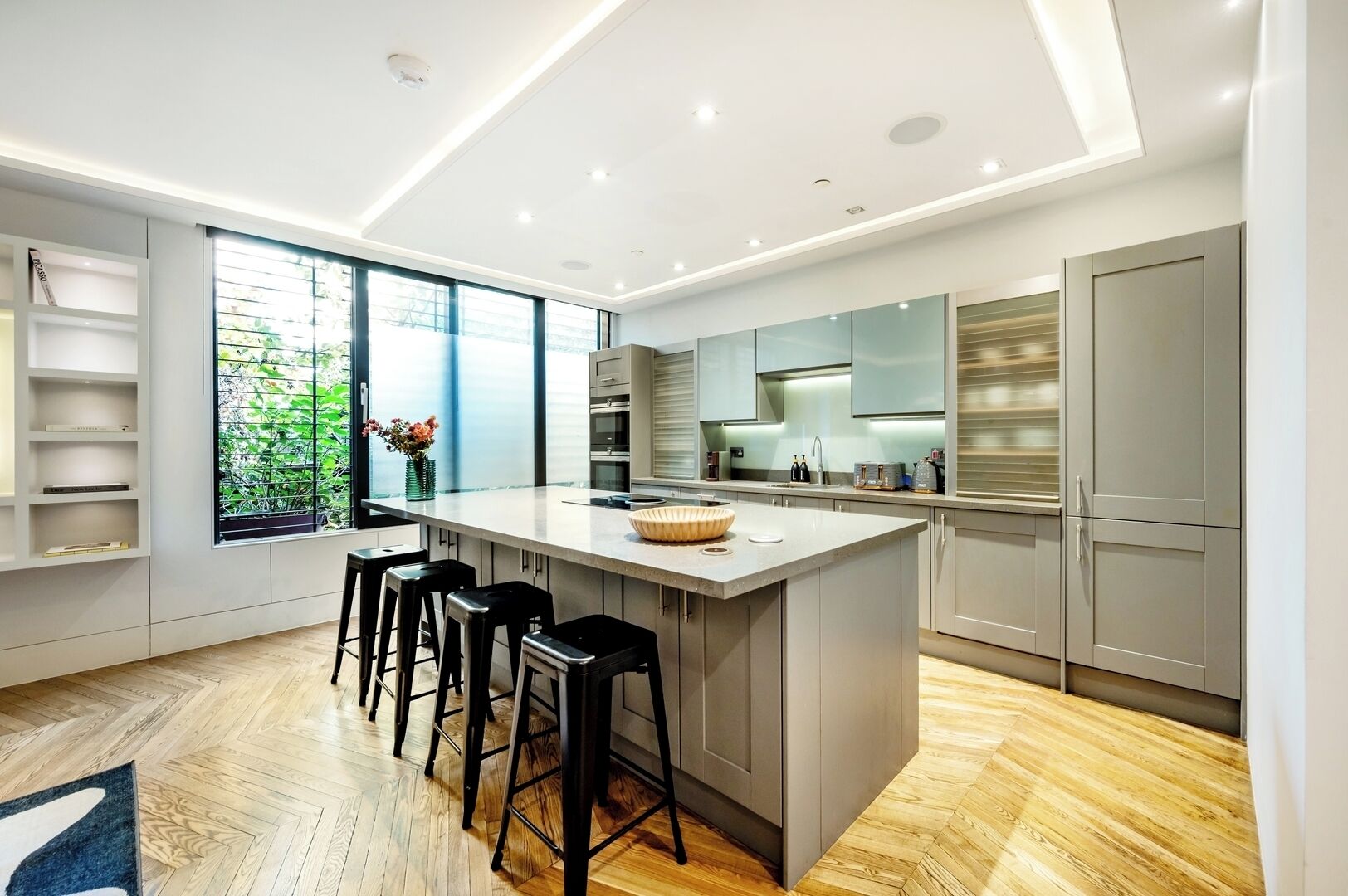 Fridge, dishwasher, cookware/dishes/utensils