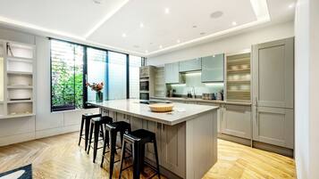 Fridge, dishwasher, cookware/dishes/utensils