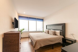 2 bedrooms, iron/ironing board, WiFi