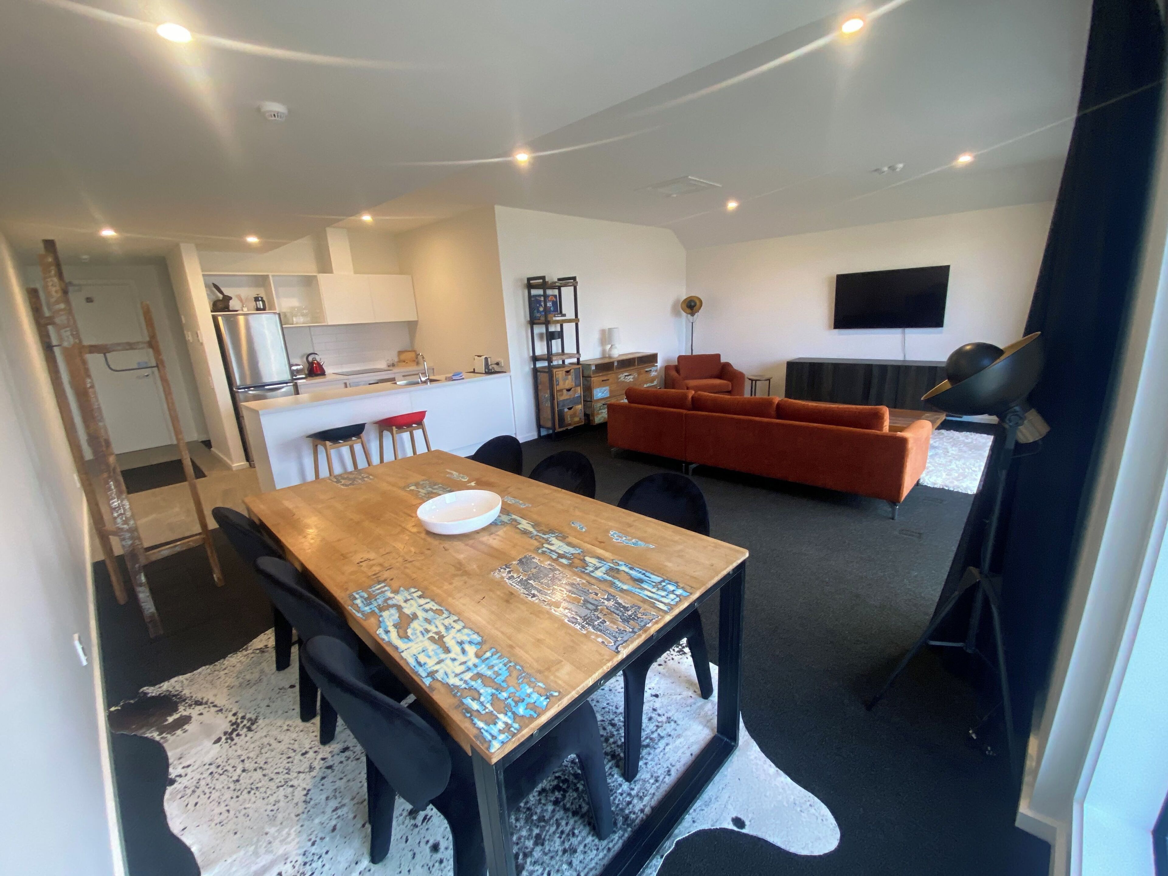 Apartment 1 - 2 bedrooms (1x king / 2x single bed) | In-room dining