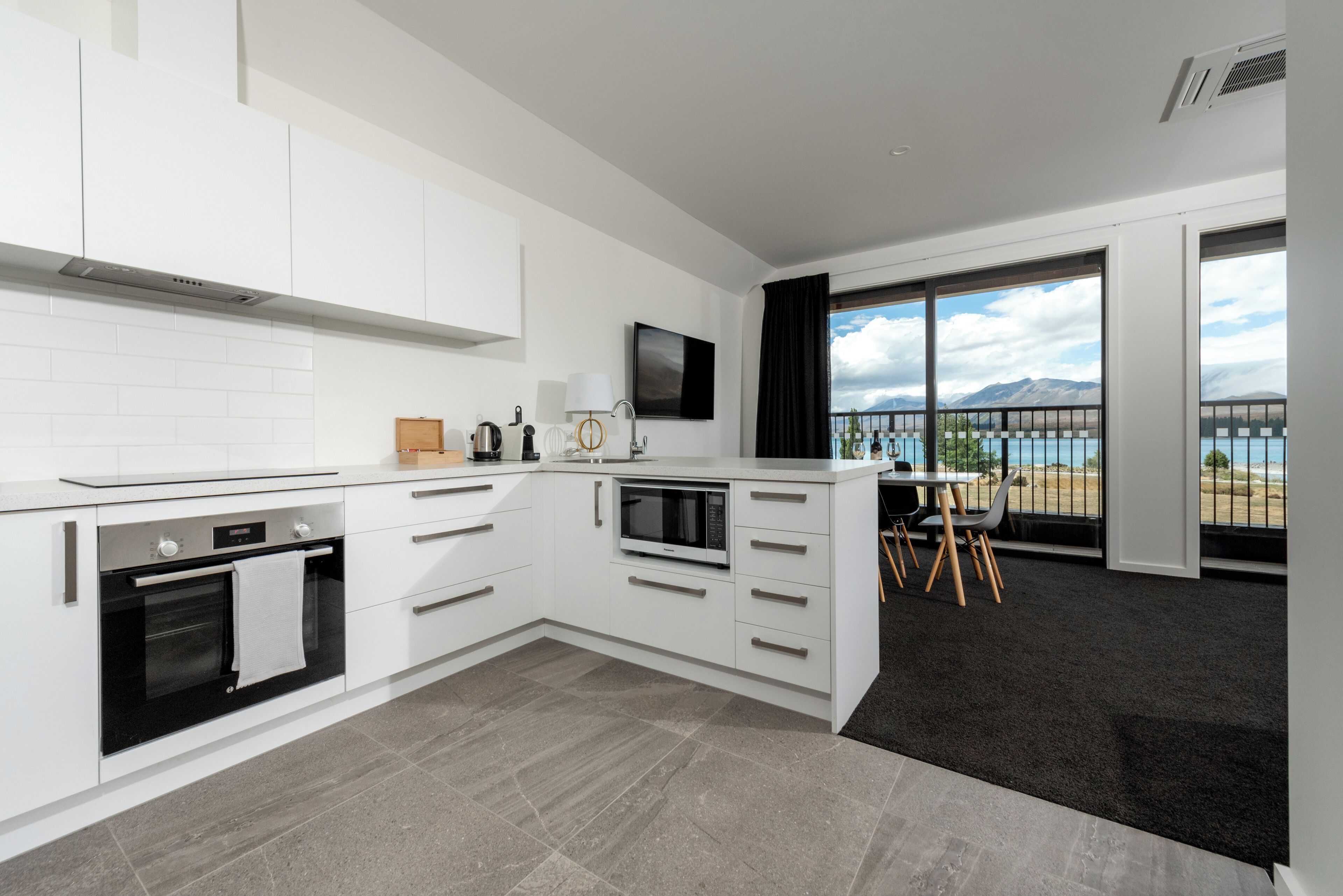 Apartment 2 - 2 bedrooms (2x king beds) | Private kitchen | Electric kettle