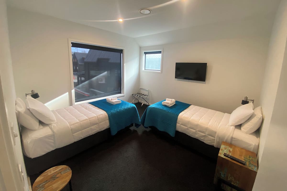 Apartment 1 - 2 bedrooms (1x king / 2x single bed)