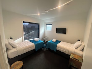 Apartment 1 - 2 bedrooms (1x king / 2x single bed) | Free WiFi - Lot 7 - Studios & Apartments (Lake Tekapo)
