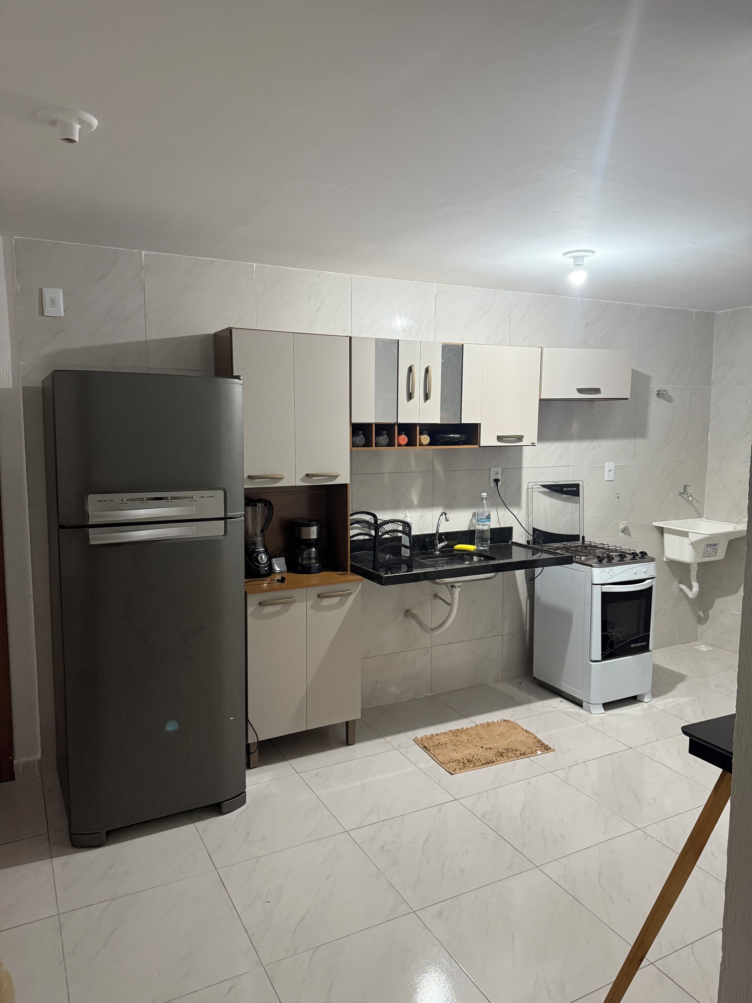 Fridge, stovetop, coffee/tea maker, blender