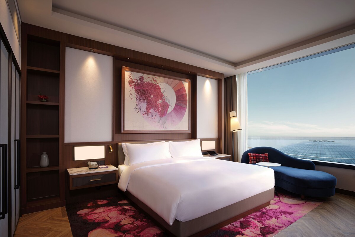 Sun Tower Sun Suite(2 adults stay free, 3rd adult incurs surcharge)