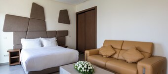 Le Tanger By Mnar Palm