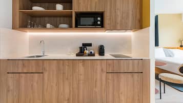 Studio, 1 King Bed with Sofa bed | Private kitchen | Coffee/tea maker, electric kettle, highchair