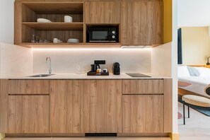 Studio, 1 kingsize bed met slaapbank | Privékeuken | Een koffiezetapparaat/waterkoker, een waterkoker, een kinderstoel