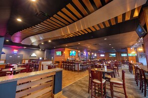 Bar (on property) - Hope Hotel & Conference Center (Dayton)