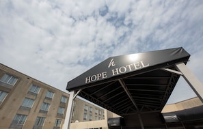 A hotel sign with "HOPE HOTEL" written on it. - Hope Hotel & Conference Center (Dayton)