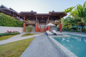 A resort with a swimming pool, outdoor seating, and a covered patio area. - Calisto Valley I Luxury Pool Villa Krabi (Krabi)
