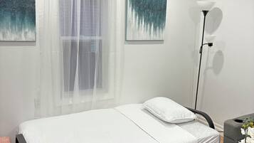 2 makuuhuonetta, silitysrauta/-lauta, Wi-Fi, vuodevaatteet