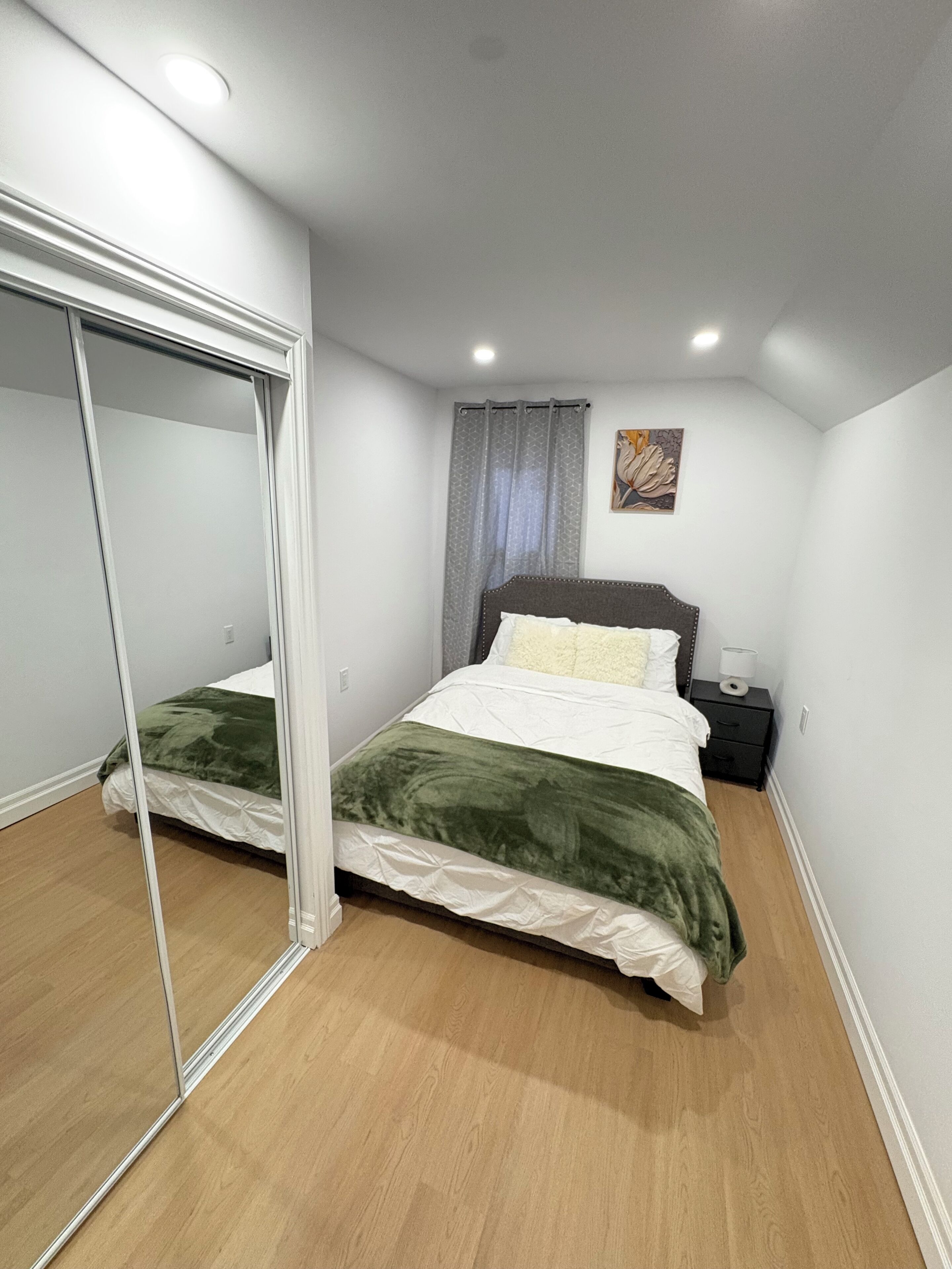2 habitaciones, tabla de planchar con plancha, wifi y ropa de cama 