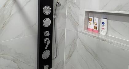 Modern 2BR Near Niagara Falls + Beach