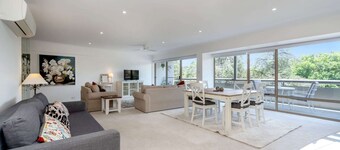 Spacious 2-bed Apartment Near Dining & Attractions