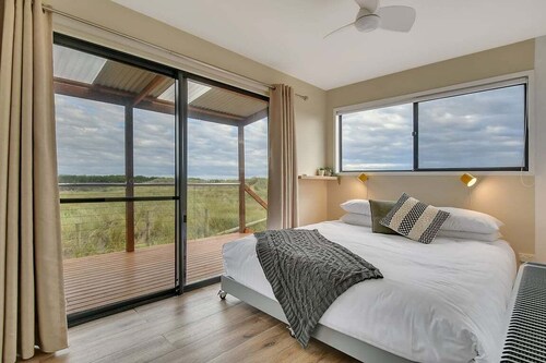 Six-Ten Shores ~ Direct Beach Access!