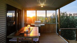 Outdoor dining - Six-Ten Shores - Holiday Houses Tasmania (Dolphin Sands)