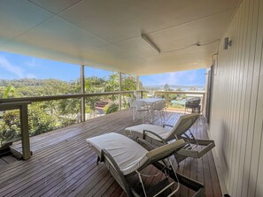 Apartment | Outdoor dining