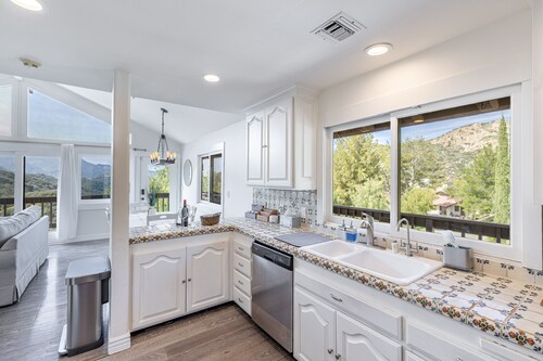 Casa Del Luna - 5 Min to Shops, Pano Views, Hiking