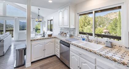 Casa Del Luna - 5 Min to Shops, Pano Views, Hiking