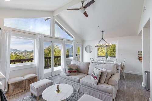 Casa Del Luna - 5 Min to Shops, Pano Views, Hiking