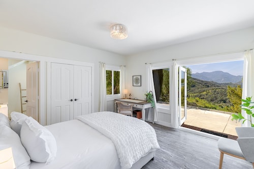 Casa de la Luna - 5 Min to Shops, Pano Views, Hiking