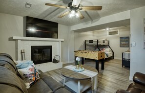 Smart-TV, Kamin, Tischfußball